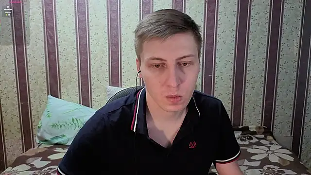 Snapshot of darienlarge chatting on February 6, 2026, 2:05 am darienlarge online show from February 6, 2026, 2:05 am