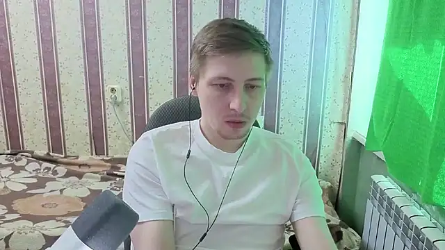 Snapshot of darienlarge chatting on March 28, 2026, 10:48 am darienlarge online show from March 28, 2026, 10:48 am