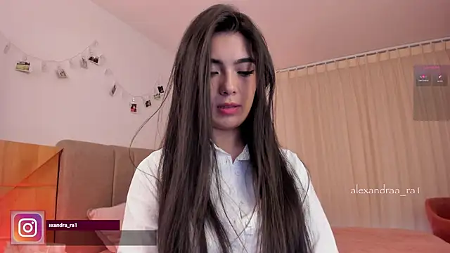 Snapshot of Alexandra_ra chatting on October 6, 2025, 8:06 pm Alexandra ra online show from October 6, 2025, 8:06 pm