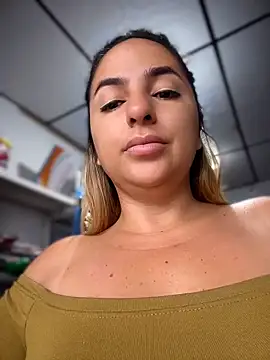 sammyqueenx21 online show from April 13, 2026, 11:27 am