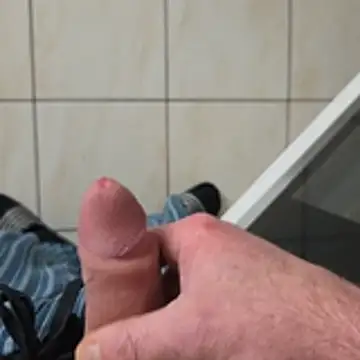 Snapshot of Zauberstab8 chatting on November 1, 2025, 9:33 am Zauberstab8 online show from November 1, 2025, 9:33 am