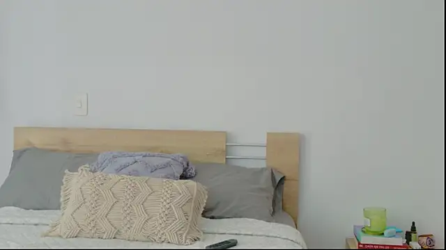 GrettaBenett online show from November 10, 2025, 7:46 pm