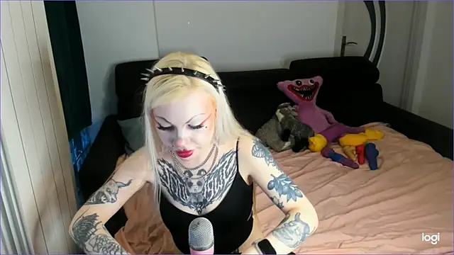 HelenGoat online show from November 3, 2025, 8:37 am