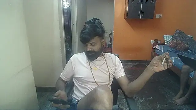 Snapshot of Indiaguy4u chatting on February 18, 2025, 6:59 am Indiaguy4u online show from February 18, 2025, 6:59 am