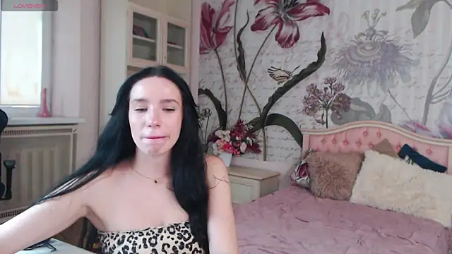 AliciaBow online show from October 8, 2025, 12:03 pm