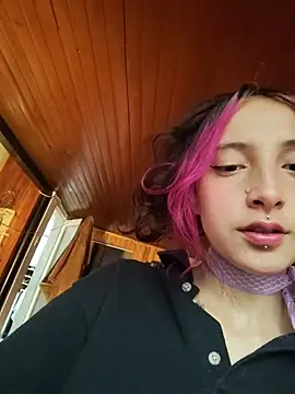  Laary online show from November 18, 2025, 8:46 pm