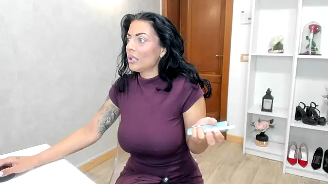 ElisaBaxter online show from October 4, 2025, 4:21 am