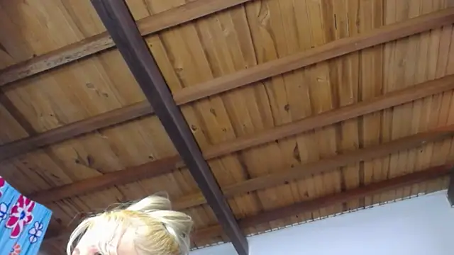 Nicolle Milf online show from December 5, 2025, 6:04 pm