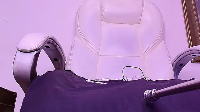 Snapshot of britanyy_ chatting on February 19, 2025, 3:06 am britanyy online show from February 19, 2025, 3:06 am