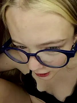 Snapshot of -veranito- chatting on February 12, 2025, 3:07 am -veranito- online show from February 12, 2025, 3:07 am