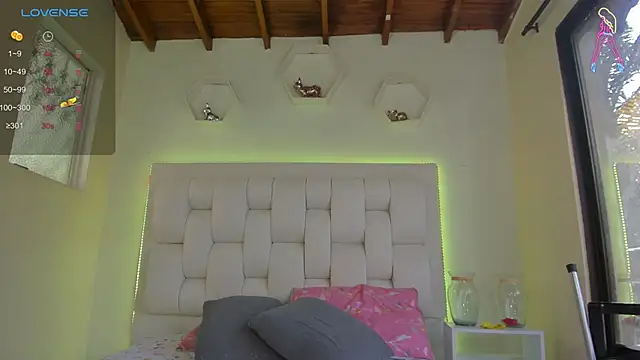 shanakendall online show from March 18, 2025, 2:04 pm