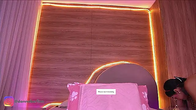 danna berlin  online show from March 6, 2026, 8:27 pm