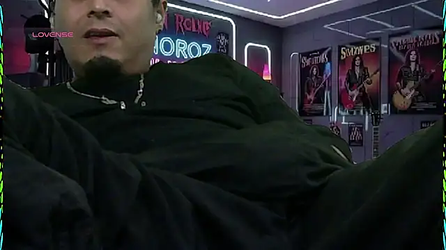 Snapshot of chino_roz chatting on January 7, 2026, 9:23 am chino roz online show from January 7, 2026, 9:23 am