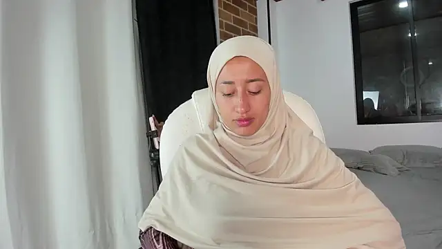 Snapshot of adila_anich chatting on November 16, 2025, 2:28 am adila anich online show from November 16, 2025, 2:28 am