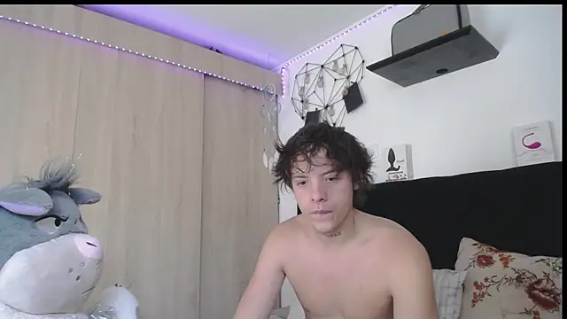 Snapshot of Santiago_kiler chatting on March 15, 2026, 12:44 pm Santiago kiler online show from March 15, 2026, 12:44 pm