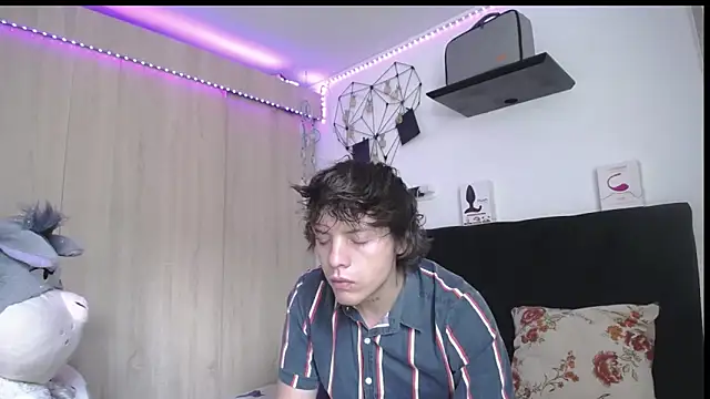 Snapshot of Santiago_kiler chatting on April 7, 2026, 2:06 pm Santiago kiler online show from April 7, 2026, 2:06 pm