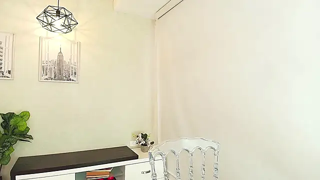 Sassy--Girl online show from September 18, 2025, 6:10 pm