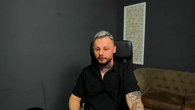 Snapshot of BrianHunts chatting on January 19, 2026, 5:00 am BrianHunts online show from January 19, 2026, 5:00 am