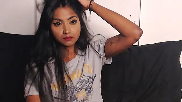 Delilah Blazee online show from February 18, 2025, 4:26 pm