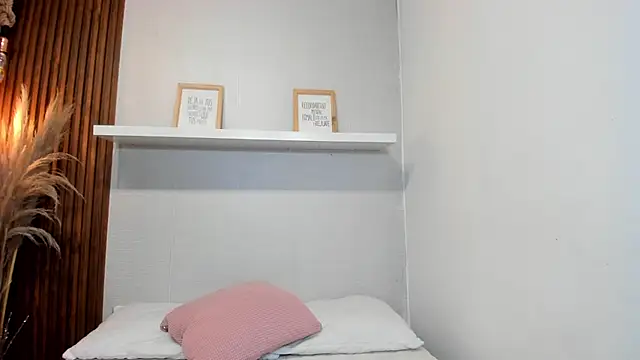 Snapshot of LANA-JONNES chatting on January 11, 2026, 4:17 am LANA-JONNES online show from January 11, 2026, 4:17 am