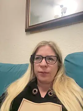 Snapshot of jayjencam chatting on October 9, 2025, 10:19 pm jayjencam online show from October 9, 2025, 10:19 pm