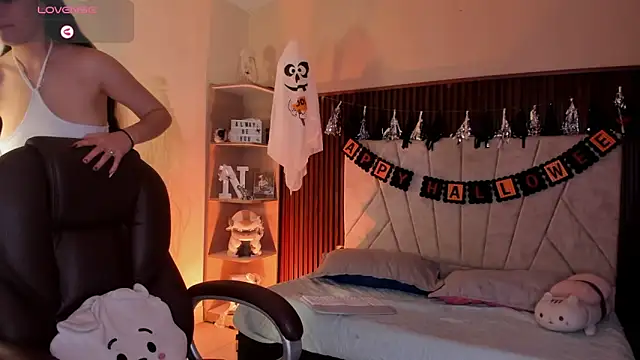  Niah  online show from November 3, 2025, 8:10 pm