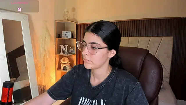  Niah  online show from December 22, 2025, 8:06 pm