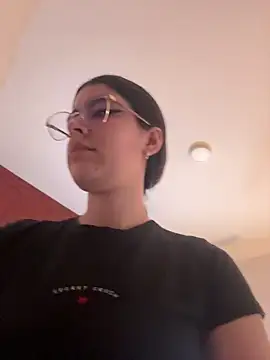  Niah  online show from March 5, 2026, 8:27 pm