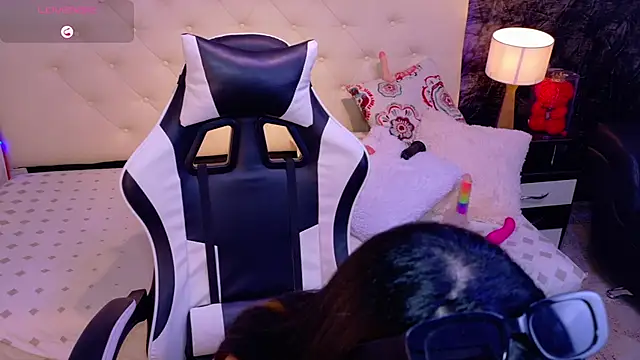 Snapshot of tamara_colliins_ chatting on February 4, 2026, 5:57 am tamara colliins online show from February 4, 2026, 5:57 am