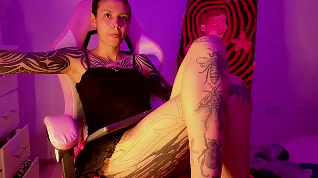Snapshot of goddess_vee_ chatting on April 1, 2026, 11:24 pm goddess vee online show from April 1, 2026, 11:24 pm