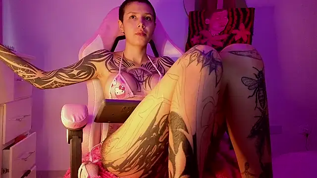 Snapshot of goddess_vee_ chatting on April 15, 2026, 8:53 pm goddess vee online show from April 15, 2026, 8:53 pm