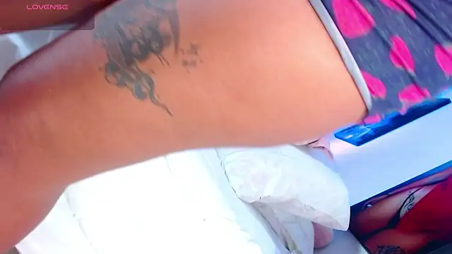 Snapshot of gatuwildhott chatting on February 5, 2026, 12:04 am gatuwildhott online show from February 5, 2026, 12:04 am