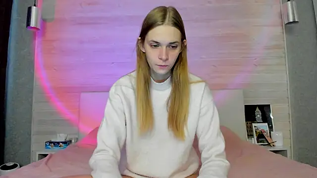 molly hunt  online show from November 18, 2025, 3:56 am