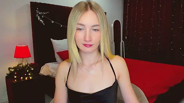 Snapshot of bella__rose chatting on December 14, 2024, 6:13 am bella rose online show from December 14, 2024, 6:13 am