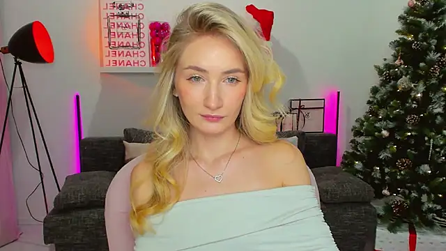 Snapshot of bella__rose chatting on December 16, 2024, 1:11 pm bella rose online show from December 16, 2024, 1:11 pm