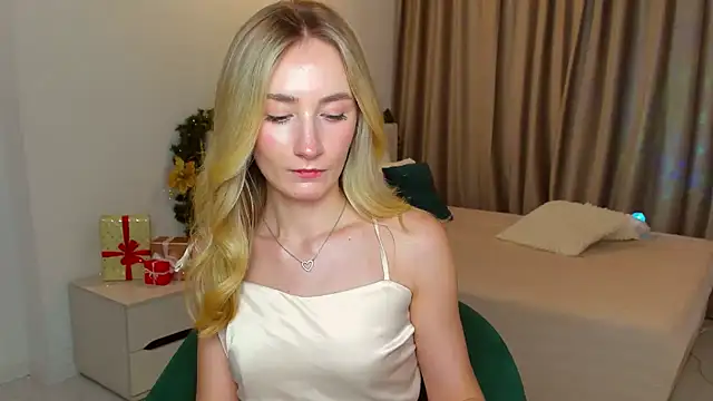 Snapshot of bella__rose chatting on December 18, 2024, 7:19 pm bella rose online show from December 18, 2024, 7:19 pm