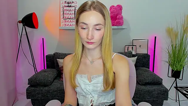 Snapshot of bella__rose chatting on February 26, 2025, 1:08 pm bella rose online show from February 26, 2025, 1:08 pm