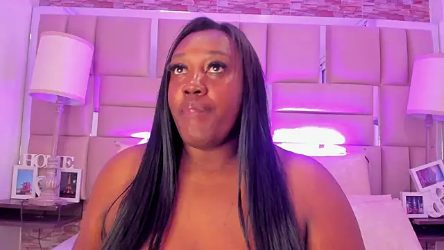 ShaniaBrownn online show from November 8, 2025, 7:56 pm