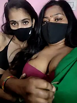 Snapshot of cutee__crazy chatting on December 2, 2025, 1:28 pm cutee crazy online show from December 2, 2025, 1:28 pm