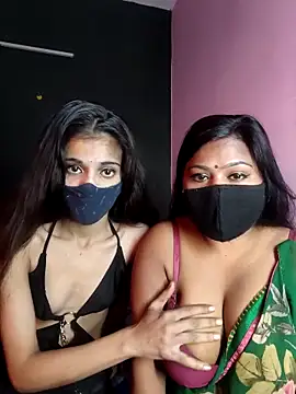 Snapshot of cutee__crazy chatting on December 18, 2025, 1:28 pm cutee crazy online show from December 18, 2025, 1:28 pm