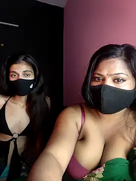 Snapshot of cutee__crazy chatting on December 20, 2025, 1:29 pm cutee crazy online show from December 20, 2025, 1:29 pm