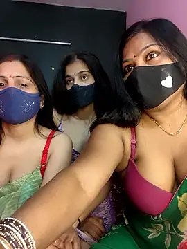 Snapshot of cutee__crazy chatting on January 15, 2026, 2:10 pm cutee crazy online show from January 15, 2026, 2:10 pm