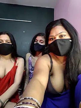 Snapshot of cutee__crazy chatting on January 17, 2026, 2:11 pm cutee crazy online show from January 17, 2026, 2:11 pm