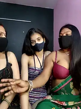 Snapshot of cutee__crazy chatting on January 18, 2026, 11:25 am cutee crazy online show from January 18, 2026, 11:25 am