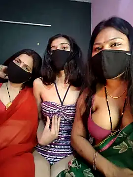 Snapshot of cutee__crazy chatting on February 4, 2026, 2:12 pm cutee crazy online show from February 4, 2026, 2:12 pm