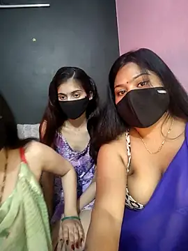 Snapshot of cutee__crazy chatting on February 5, 2026, 2:11 pm cutee crazy online show from February 5, 2026, 2:11 pm