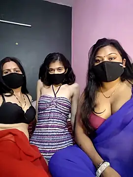 Snapshot of cutee__crazy chatting on February 14, 2026, 2:14 pm cutee crazy online show from February 14, 2026, 2:14 pm