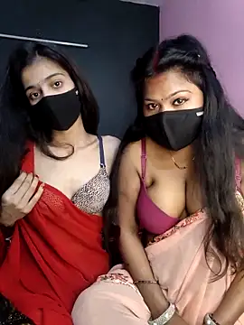 Snapshot of cutee__crazy chatting on February 15, 2026, 12:14 pm cutee crazy online show from February 15, 2026, 12:14 pm