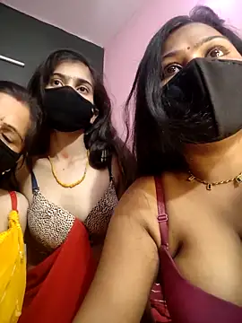 Snapshot of cutee__crazy chatting on February 21, 2026, 2:07 pm cutee crazy online show from February 21, 2026, 2:07 pm