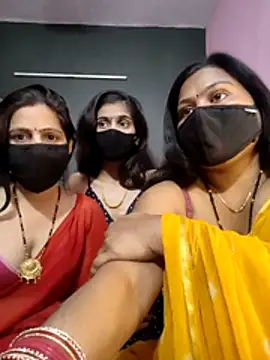 Snapshot of cutee__crazy chatting on February 26, 2026, 2:27 pm cutee crazy online show from February 26, 2026, 2:27 pm